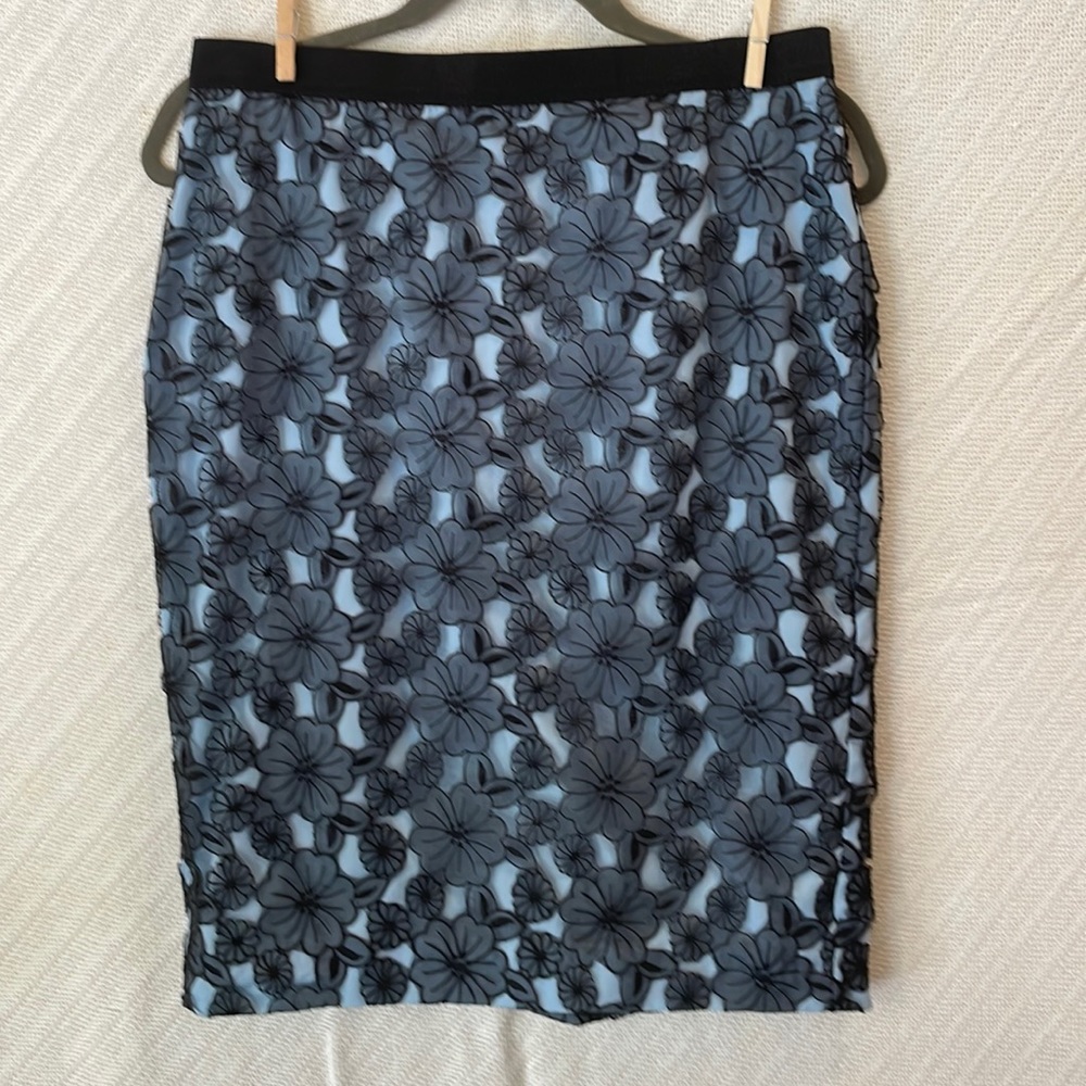 ANN TAYLOR Pencil Skirt Black Lace over Ice Blue Hidden Zipper, Darts, Size 4